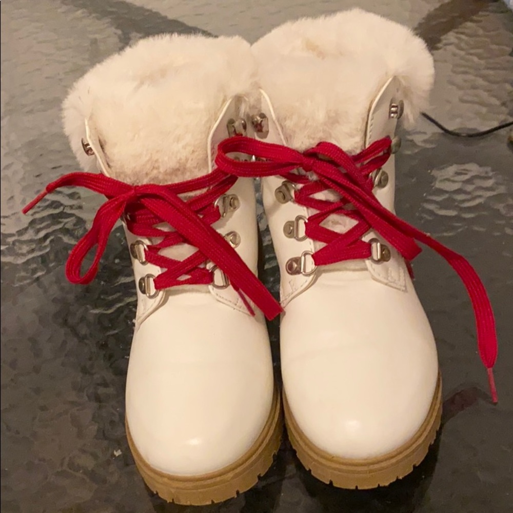 White and light brown ankle boots with red laces